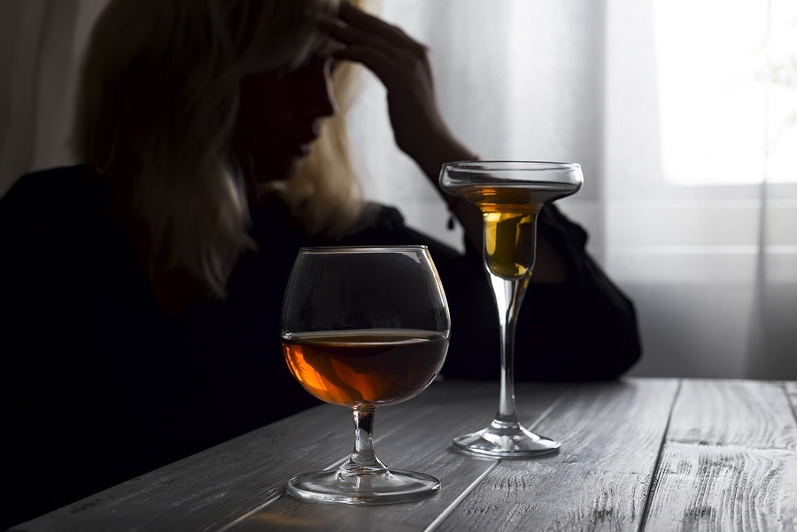 The society makes it easier for a man to come out and seek help for drug abuse while at the same time making it difficult for female drug abusers. / Photo: Getty. 