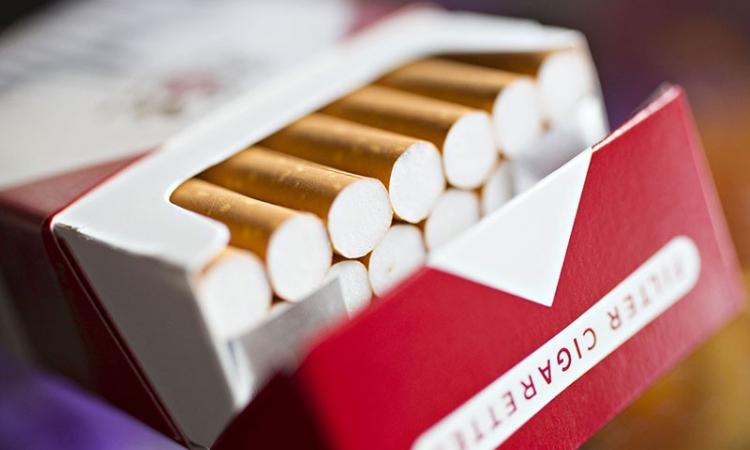 A packet of cigarettes. / Photo: Getty.